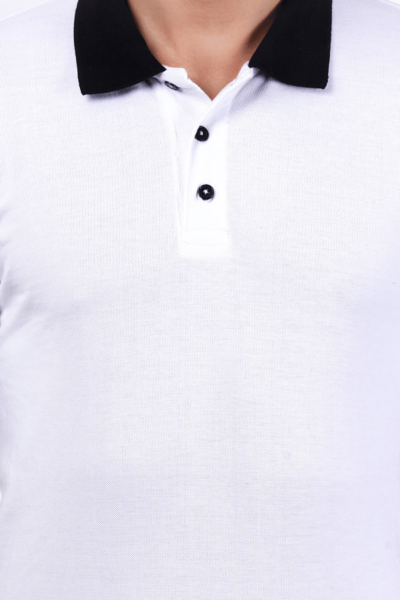 Zoomed photo of White polo T shirt showing the fabrics.